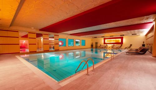 SCHLOSSHOF SÜDTIROL - Hotel & Camping Resort - Lana