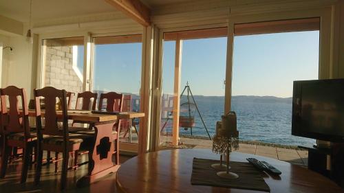 Hjellup Fjordbo Room Type - Three-Bedroom House