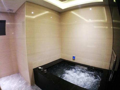 Bathroom, Song xia in Dali District