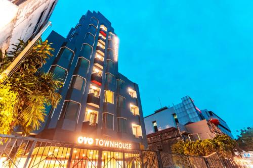 Super OYO Townhouse 2 Hotel Gunung Sahari