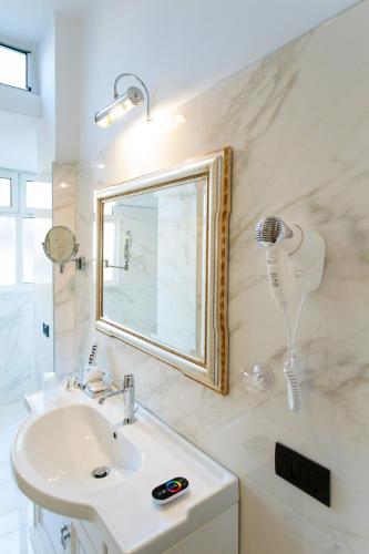 Royal House - image 12