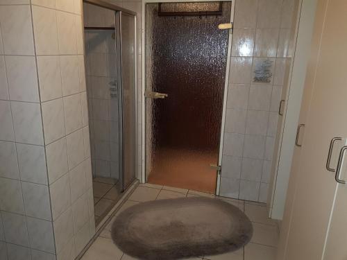 Bathroom, 4 Sterne Souterrain Apartment Alt-Mariendorf in Tempelhof