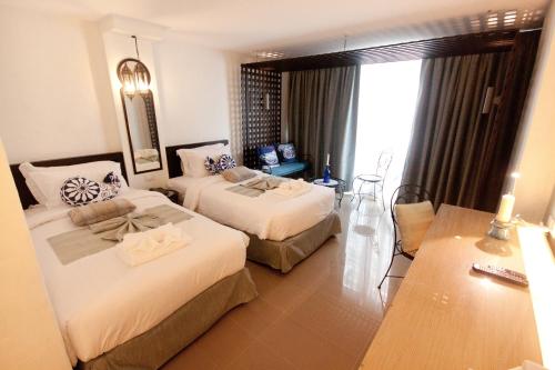 room detail thumbnail 1