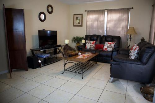 Great Location near Downtown & Airport detail