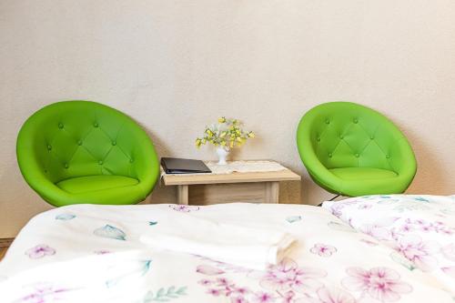 2 twin beds