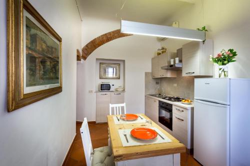 Classic Tuscany Apartments - image 4