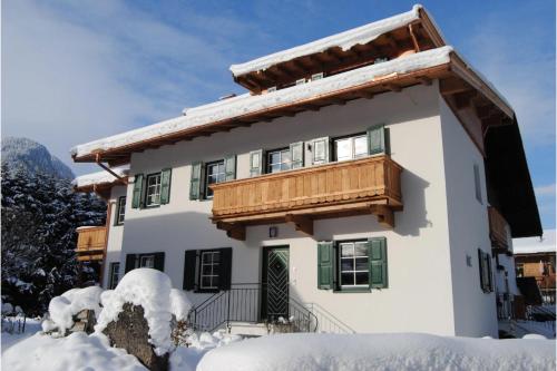 Apartment with Mountain View