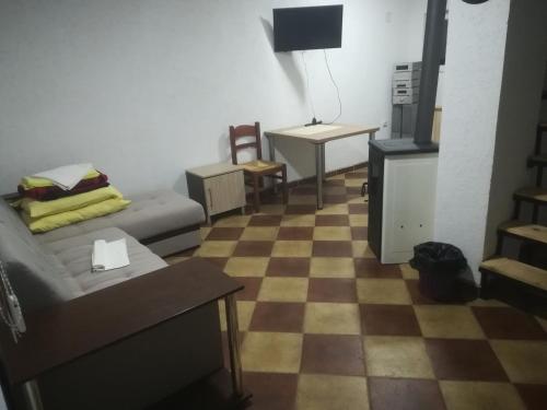 2 bedrooms, 6 beds