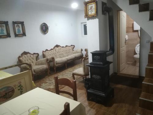 2 bedrooms, 6 beds