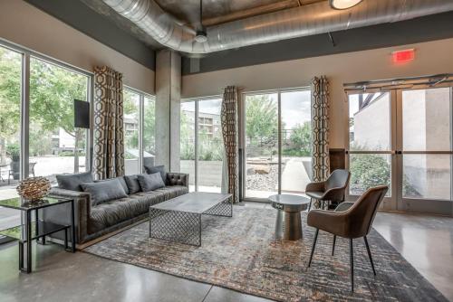 Texas Corporate Housing Solutions Professional Apt - image 4