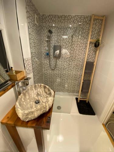 Bathroom, Luxury 5* Home with Secret Garden and Free Parking in Croxteth