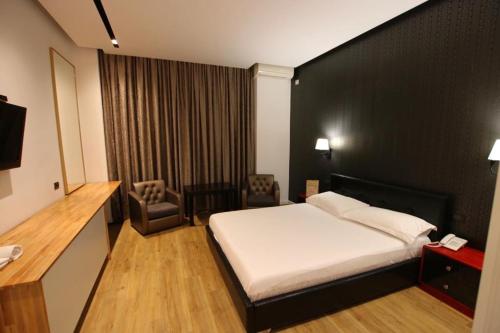 Aurelis Hotel Aurelis Hotel is a popular choice amongst travelers in Tirana, whether exploring or just passing through. The hotel offers a high standard of service and amenities to suit the individual needs of all 