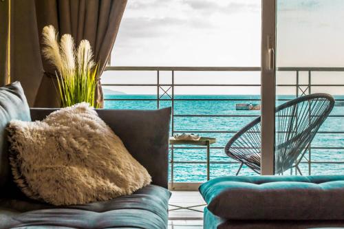  Kalamata Seaside Getaway, Into the Blue Luxury Suite in Kalamata