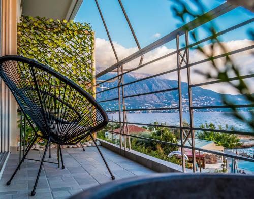  Kalamata Seaside Getaway, Into the Blue Luxury Suite in Kalamata