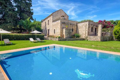  Villa Kontis in Máza