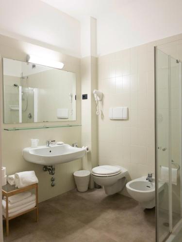 Helios Hotel & Restaurant - image 3