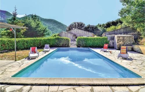 Beautiful home in Saint Leger du Ventoux w/ Outdoor swimming pool, Outdoor swimming pool and 2 Bedrooms gîte à louer Saint-Léger-du-Ventoux
