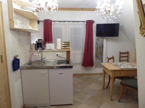 A Hotel Com Pension Zur Rose Pension Weil Am Rhein Deutschland Preis Bewertungen Reservierung Kontakt