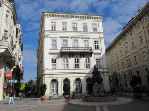  White Ship Apartman, Pension in Budapest