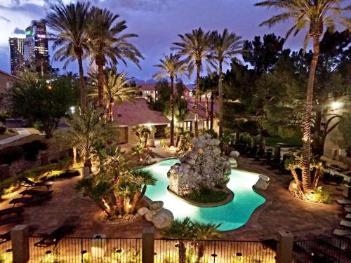 Lovely condo! Walking distance to the Strip with pool and spa, Las Vegas (photo 6)