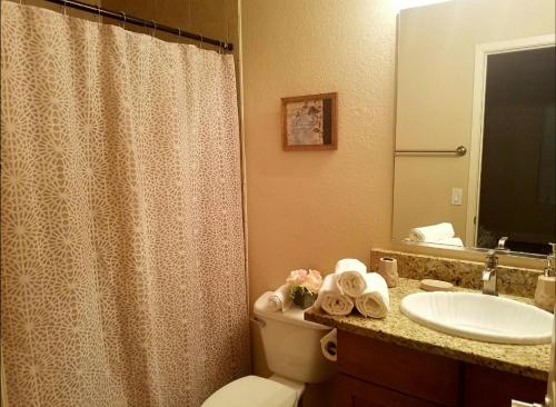 Lovely condo! Walking distance to the Strip with pool and spa, Las Vegas (photo 9)