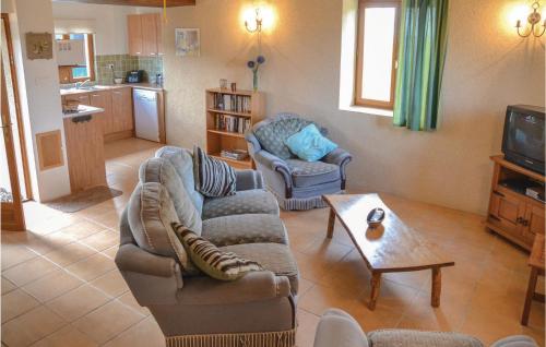 Beautiful Home In Parcay Les Pins With Wifi