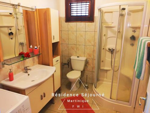 Baño, Résidence Séjourné (Residence Sejourne) in Les Anses-d'Arlet