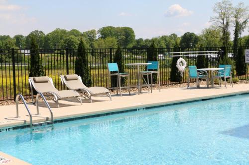 Holiday Inn Express & Suites - Hendersonville SE - Flat Rock, an IHG Hotel