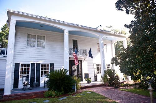 The Spivey House B&B on Kingston Lake thumb 3