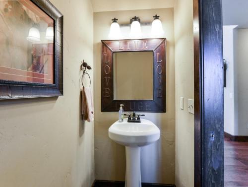Chalets Resort Luxury Lakefront Villa Family Friendly 2 Pools Free Amenities - image 4