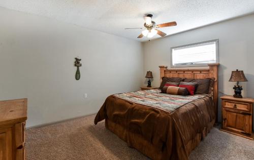 Chalets Resort LAKEFRONT Cottage Free Amenities Amazing views Kayaks 2 Pools