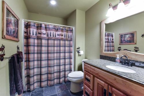 Luxury Lakefront Chalet Resort 2 Pools FREE Amenities Dock MiniGolf Waterslide
