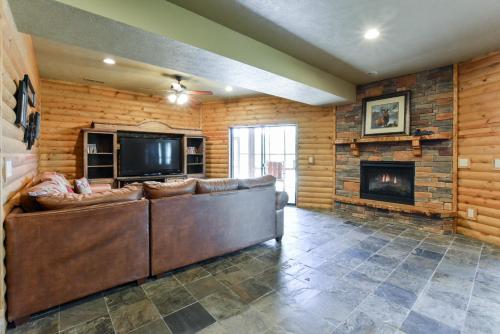 Luxury Lakefront Chalet Resort 2 Pools FREE Amenities Dock Kayaks Waterslide - image 7
