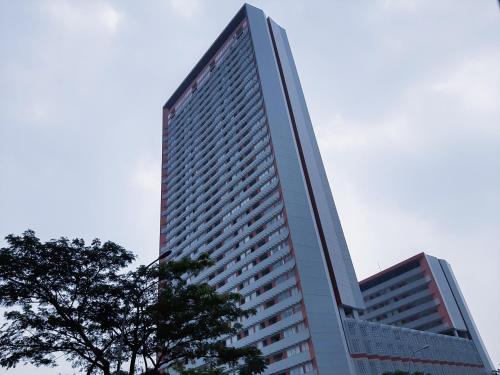 Luxurious and Comfy 2BR Paddington Heights Alam Sutera Apartment By Travelio, Tangerang