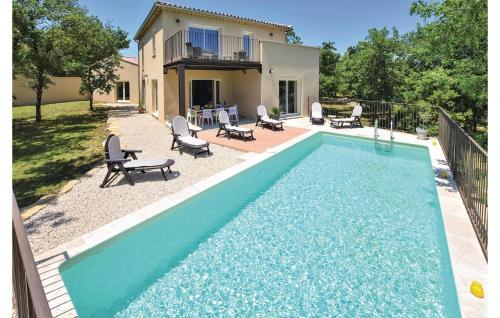 Stunning home in La Roque sure Pernes w/ Outdoor swimming pool, WiFi and Outdoor swimming pool gîte à louer Le Beaucet