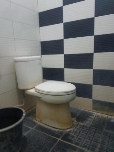 Bathroom, Cendrawasih Syariah Homestay in Kota Agung