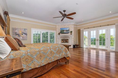 17500sqft PRIVATE ESTATE IndoorPool HotTub BIG LAKEVIEW Tennis Court Theater SDC - image 5