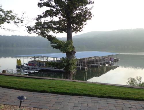 Luxury Lakefront Chalet Resort 2 Pools FREE Amenities Dock Kayaks Waterslide