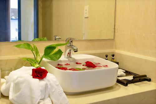 Hoi An Aurora Riverside Hotel and Spa, Хойан (фото 5)