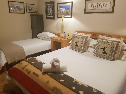 1 double bed, 1 twin bed