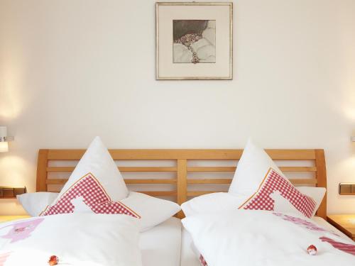 One-Bedroom Apartment image 9