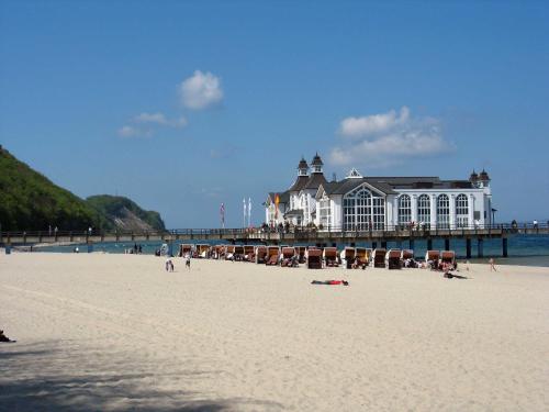 Beach, Ferienappartements unterm Reetdach in Altensien