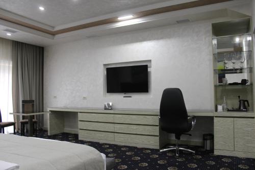 Erebuni Hotel Yerevan - image 4