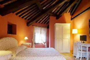 Castello di Baccaresca Set in a prime location of Gubbio, Castello di Baccaresca puts everything the city has to offer just outside your doorstep. The property features a wide range of facilities to make your stay a pleasan