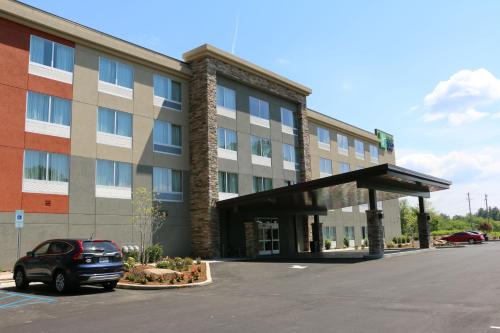 Holiday Inn Express & Suites - Hendersonville SE - Flat Rock, an IHG Hotel