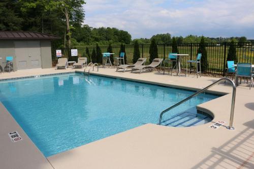 Holiday Inn Express & Suites - Hendersonville SE - Flat Rock, an IHG Hotel