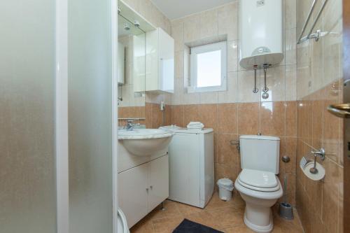 One-Bedroom Apartment image 10