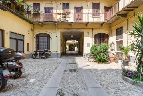 La casa di Lalla, Milan