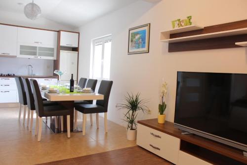  Apartment Hrvoje in Zagvozd