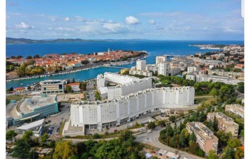 Sky & Sun Luxury Rooms with private parking in the garage, Zadar (photo 8)
